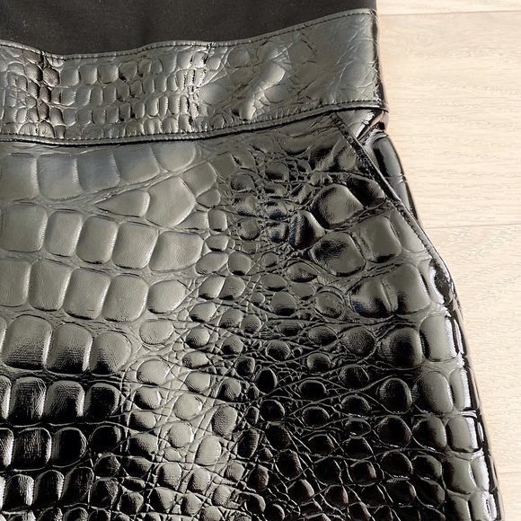 marciano • holland black knit contrast croc embossed mini skirt fitted dress - Picture 7 of 8